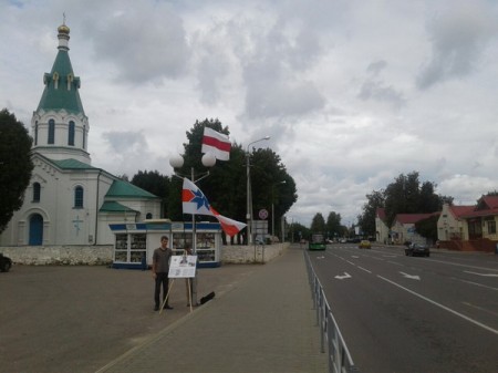 В Молодечно правоцентристский пикет прошел в защиту детей от алкоголя (фото)