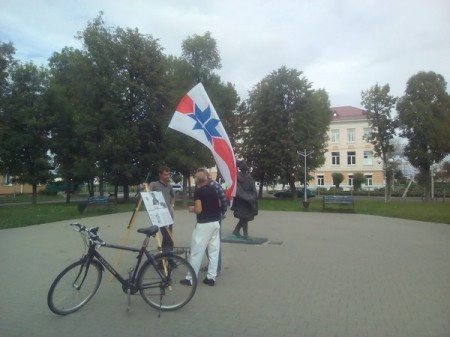 В Молодечно правоцентристский пикет прошел в защиту детей от алкоголя (фото)