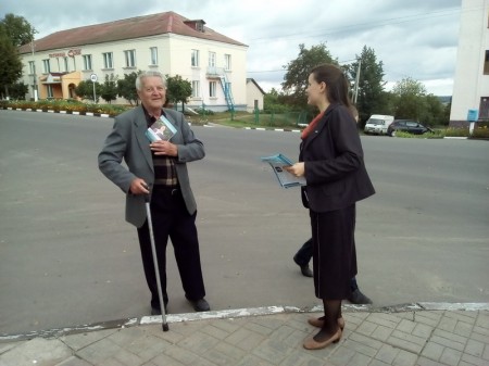 ЦВК і пракуратура не захацелі разбірацца з незаконнымі плакатамі старшыні Крычаўскага райсавету (фота)