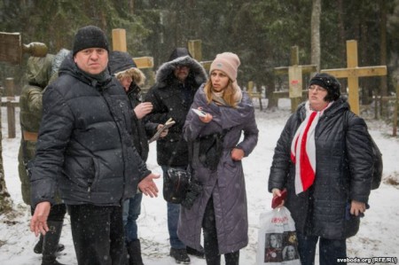 У Курапатах правялі экскурсію «па дарозе сьмерці» (фота)