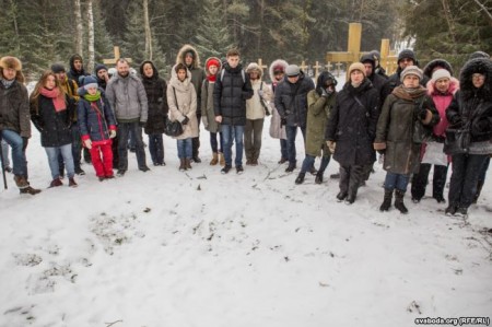 У Курапатах правялі экскурсію «па дарозе сьмерці» (фота)