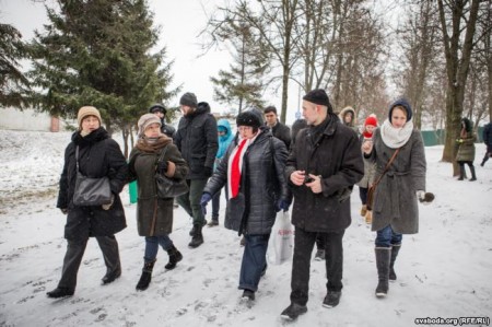 У Курапатах правялі экскурсію «па дарозе сьмерці» (фота)