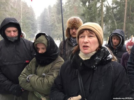 У Курапатах правялі экскурсію «па дарозе сьмерці» (фота)