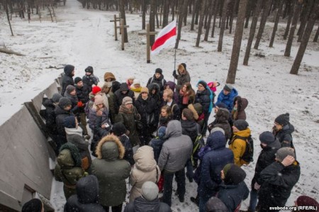 У Курапатах правялі экскурсію «па дарозе сьмерці» (фота)