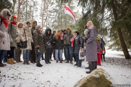 У Курапатах правялі экскурсію «па дарозе сьмерці» (фота)