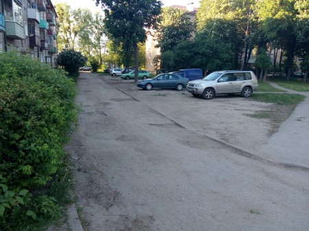 У Гродне ідзе кампанія за рамонт дарог у жылым сектары па вуліцы Гагарына (фота)