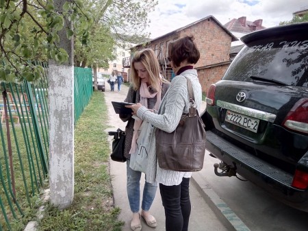 У Віцебску дамагаюцца асфальтавання гарадскіх вуліц (фота)