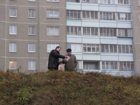 «Культурны сабачка»: сабакагадоўцаў заклікалі паважаць суседзяў і не пакідаць «мін» (фота)