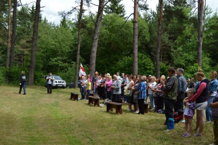 У вёсцы Мікалаева ўшанавалі памяць ахвяраў НКУС (фота)