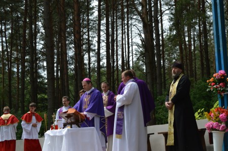 У вёсцы Мікалаева ўшанавалі памяць ахвяраў НКУС (фота)