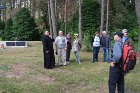 У вёсцы Мікалаева ўшанавалі памяць ахвяраў НКУС (фота)