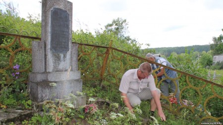 Слонімцы зьбіраюць сродкі на помнік ахвяры савецкіх партызанаў