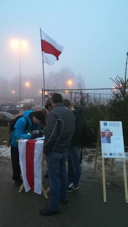 У Менску прайшлі пікеты Пятра Папраўкі і Галіны Каржанеўскай (фота, відэа)