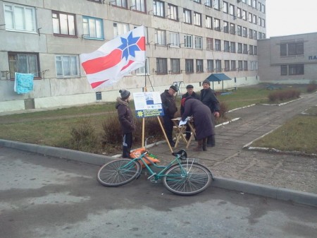 У Слоніме на пікетах БХД лунаюць бел-чырвона-белыя сцягі (фота)