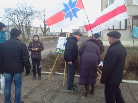 У Слоніме на пікетах БХД лунаюць бел-чырвона-белыя сцягі (фота)