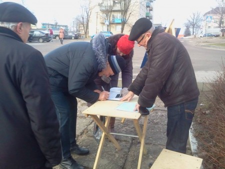 У Слоніме на пікетах БХД лунаюць бел-чырвона-белыя сцягі (фота)