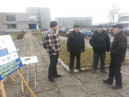 У Слоніме на пікетах БХД лунаюць бел-чырвона-белыя сцягі (фота)