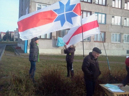 У Слоніме на пікетах БХД лунаюць бел-чырвона-белыя сцягі (фота)