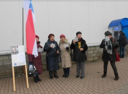 Галіна Каржанеўская на пікеце віншавала мінакоў з Новым годам (фота)