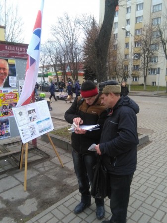 На пікетах БХД у Маладзечне збіраюць подпісы за беларускую мову (фота)