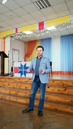 П’яны мужчына спрабаваў сарваць сустрэчу Пятра Папраўкі і Ганны Канапацкай з выбаршчыкамі