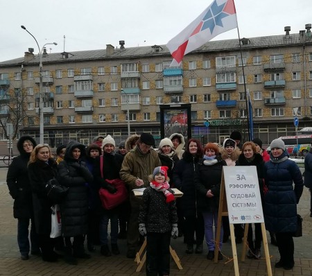 У Менску пікет за рэформу судовай сістэмы выклікаў цікавасць «людзей у цывільным» (відэа)