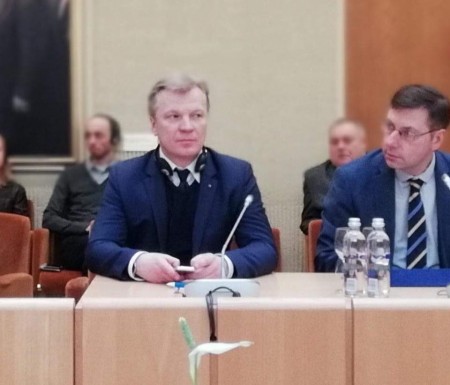 У літоўскім Сейме ўзнялі бел-чырвона-белыя сцягі