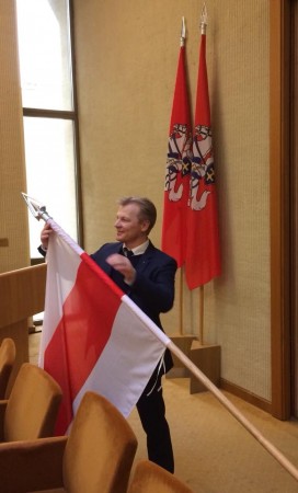 У літоўскім Сейме ўзнялі бел-чырвона-белыя сцягі