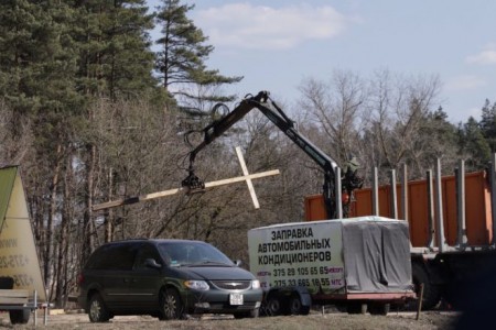 БХД патрабуе спыніць знішчэнне Курапатаў і аднавіць крыжы