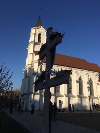 Уратаваны крыж Вінцэнту Гадлеўскаму ўсталяваны ў Менску (фота)