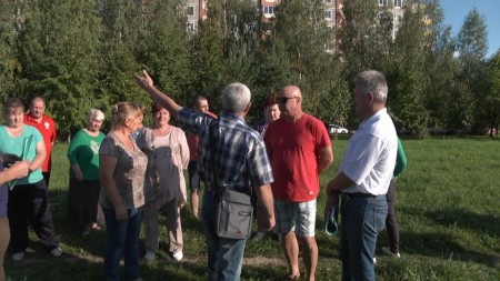 Алег Аксёнаў правёў сустрэчу з абуранымі ўшчыльненнем жыхарамі Магілёва