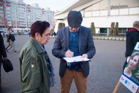 Апазіцыянеры заклікалі падняць настаўнікам зарплату вышэй сярэдняй (фота)