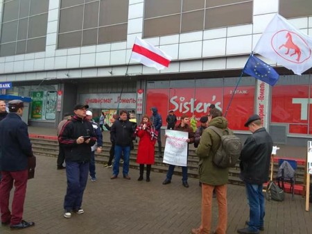 Вольга Кавалькова і Таццяна Канеўская ўзялі ўдзел у пікеце правацэнтрыстаў у Гомелі (фота)