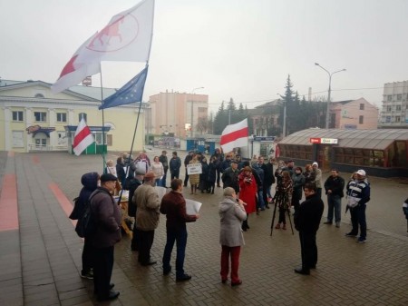 Вольга Кавалькова і Таццяна Канеўская ўзялі ўдзел у пікеце правацэнтрыстаў у Гомелі (фота)