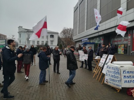 Вольга Кавалькова і Таццяна Канеўская ўзялі ўдзел у пікеце правацэнтрыстаў у Гомелі (фота)