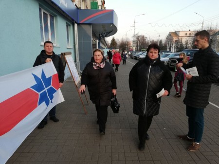 Кандыдатцы ад МХД вынеслі папярэджанне за пікет (фота)