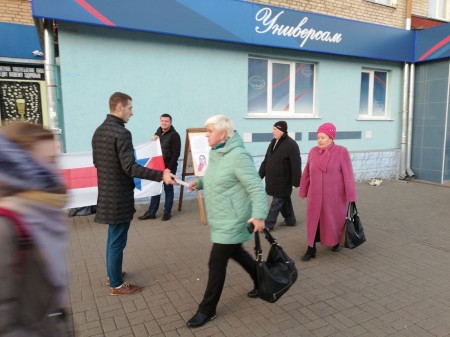 Кандыдатцы ад МХД вынеслі папярэджанне за пікет (фота)