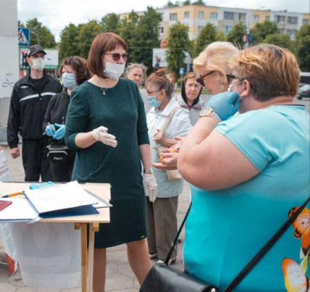 Вольга Кавалькова на пікеце ў Жлобіне: Беларусь больш не хоча Лукашэнкі (відэа)