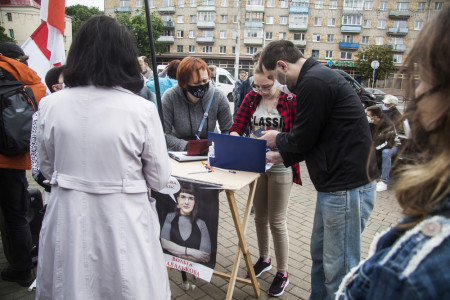 “Нам патрэбны новы прэзідэнт” У Менску прайшоў супольны пікет правацэнтрыстаў (фота, відэа)